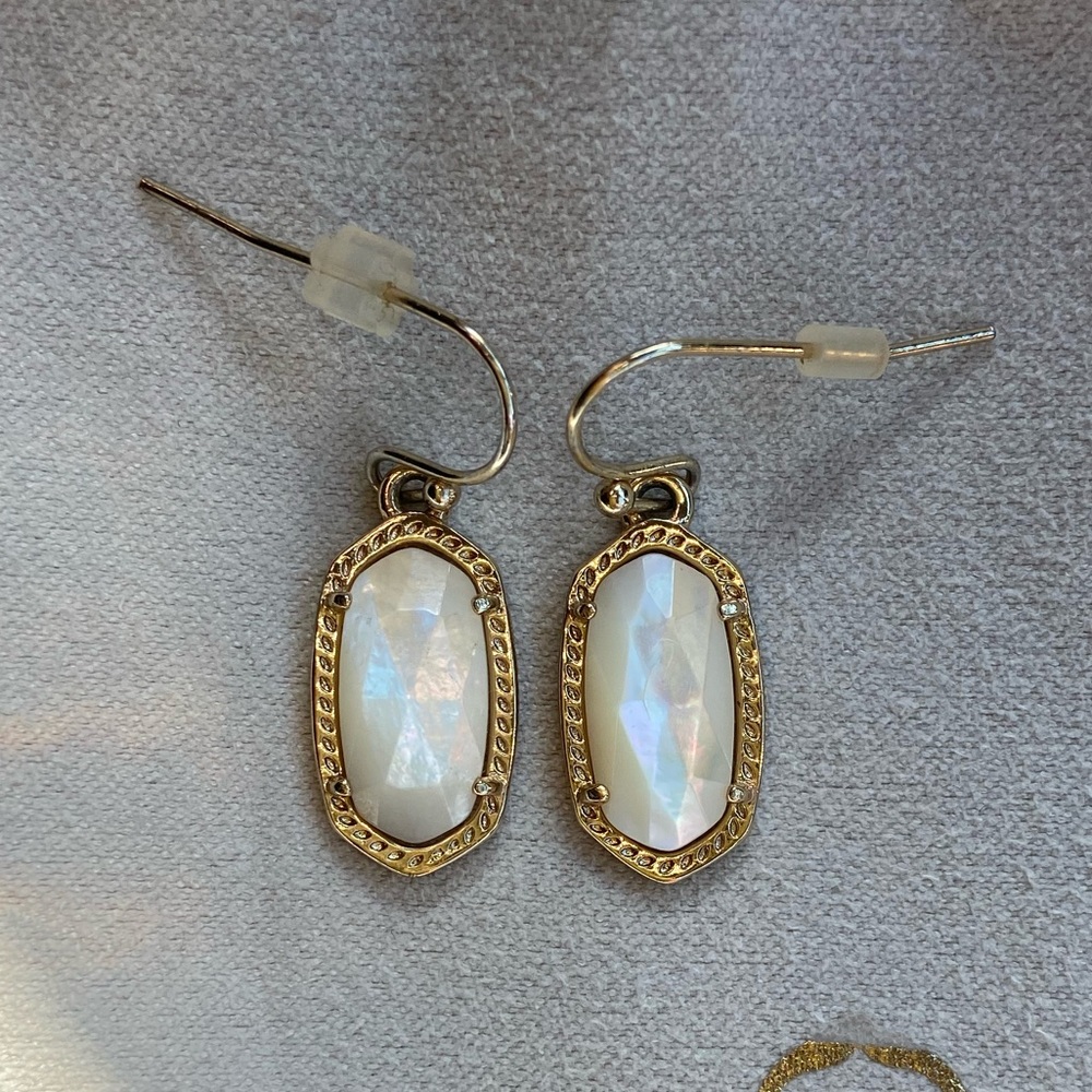 Lee gold drop earrings in ivory pearl